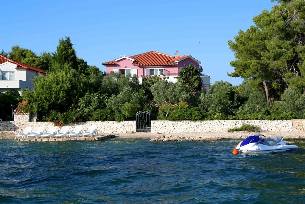 Apartments La Mirage Pirovac Buitenkant foto